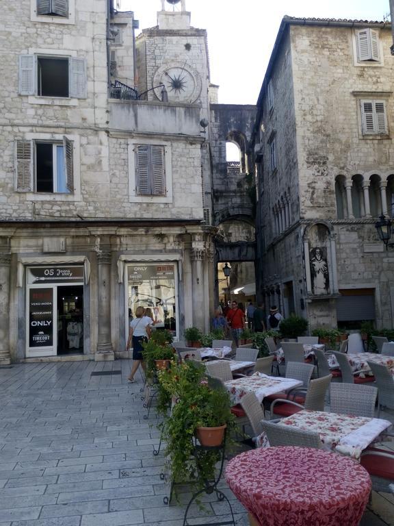Apartments Crvena Orhideja Split Exterior foto